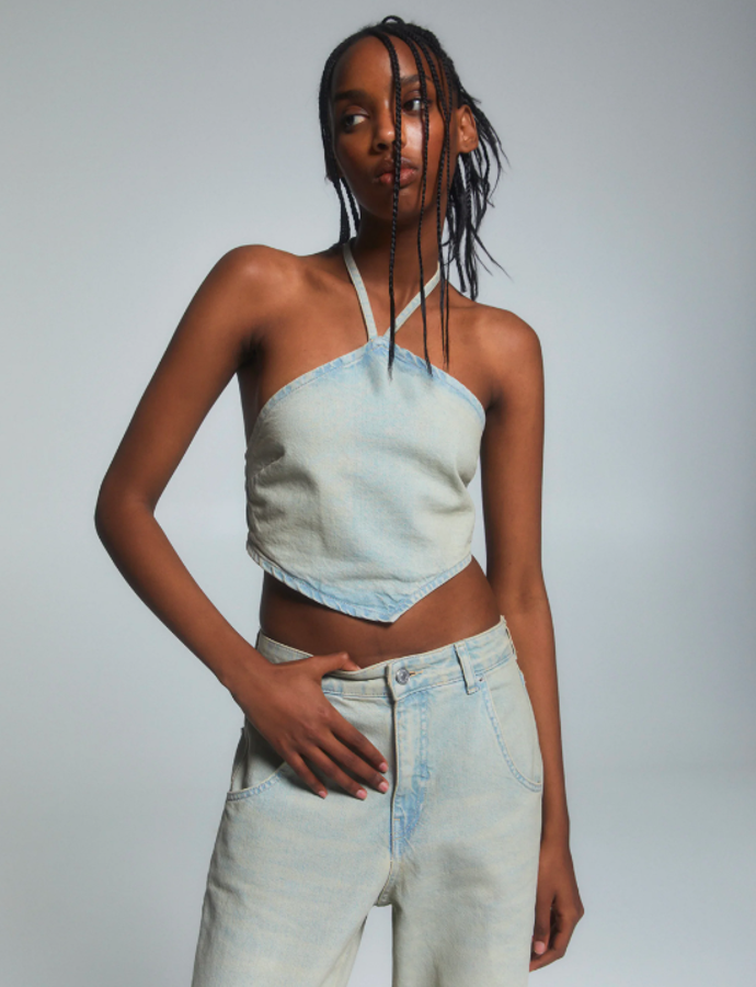 Top za krk, PULL&BEAR, 599 Kč.
Top za krk, PULL&BEAR, 599 Kč.