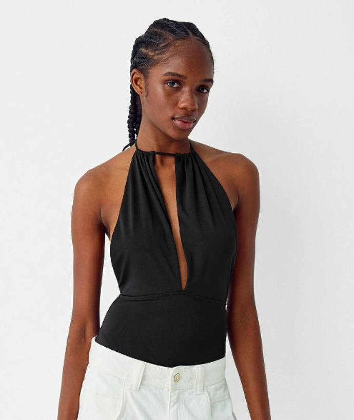 Top za krk, Bershka, 579 Kč.
Top za krk, Bershka, 579 Kč.