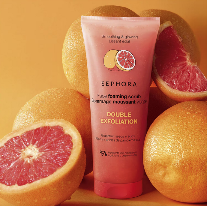 Pěnový peeling na obličej obsahuje 95 % přírodních složek. Díky kombinaci grapefruitových kyselin, grapefruitových semínek a rostlinných částic nabízí dvojnásobně jemný peeling pro vyčištěnou a exfoliovanou pleť. 189 Kč
