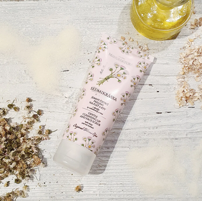 Jemný čisticí peeling na pleť a rty se sedmikráskou pro šetrnou očistu, intenzivní regeneraci, rozzáření a hydrataci. 239 Kč
