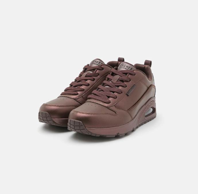  Tenisky, Skechers, 2200 Kč. 
