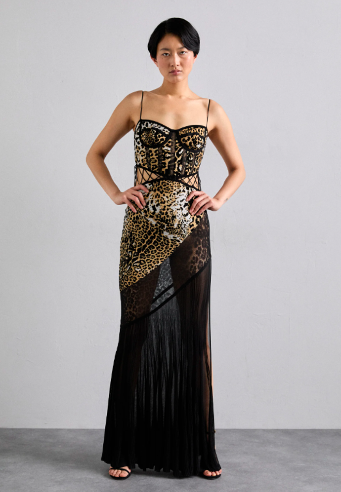 Šaty, ROBERTO CAVALLI, 22880 Kč.
Šaty, ROBERTO CAVALLI, 22880 Kč.