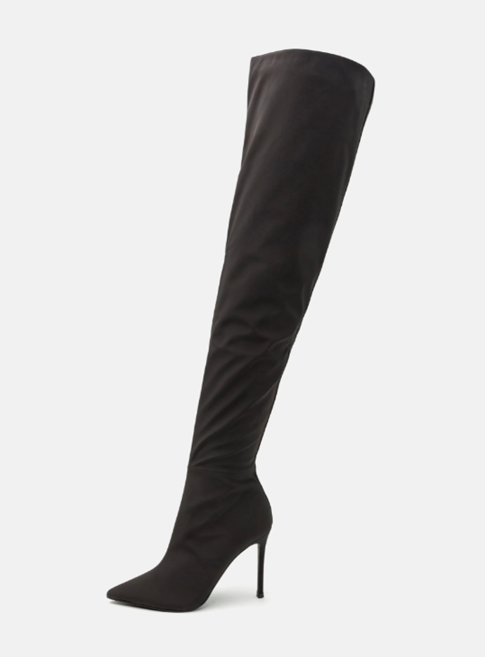 Kozačky na vysokém podpatku, Steve Madden, 4050 Kč.
Kozačky na vysokém podpatku, Steve Madden, 4050 Kč.