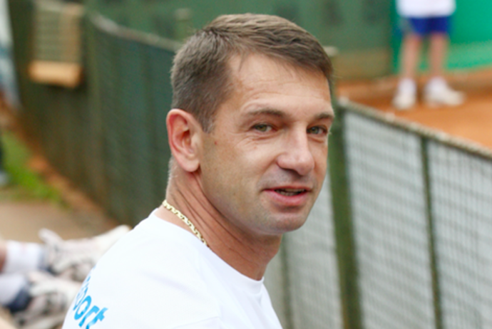 Pavel ve fotbalovém důchodu vyměnil kopačky za tenisovou raketu
