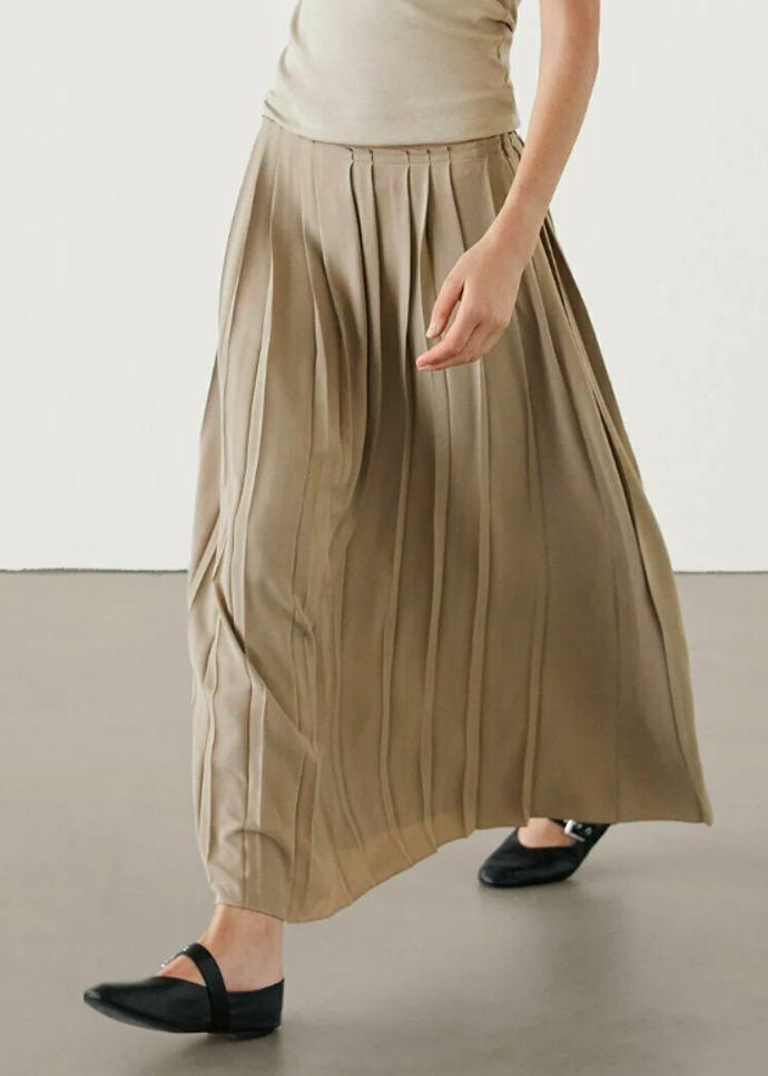 Plisovaná maxi sukně, Massimo Dutti, 1999 Kč.
Plisovaná maxi sukně, Massimo Dutti, 1999 Kč.