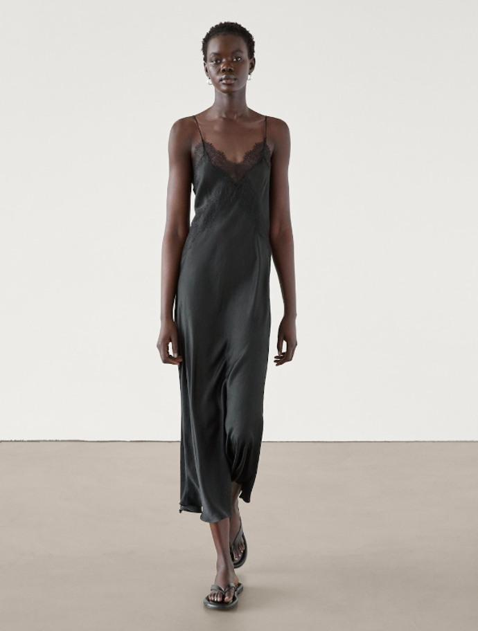 Šaty, Massimo Dutti,, 2999 Kč.
Šaty, Massimo Dutti,, 2999 Kč.