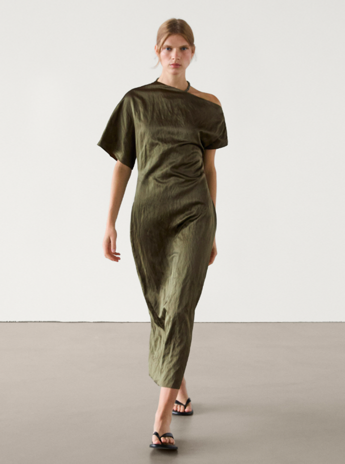 Šaty, Massimo Dutti, 3299 Kč.
Šaty, Massimo Dutti, 3299 Kč.