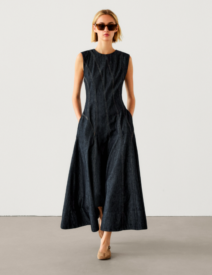 Šaty, Massimo Dutti, 2999 Kč.
Šaty, Massimo Dutti, 2999 Kč.