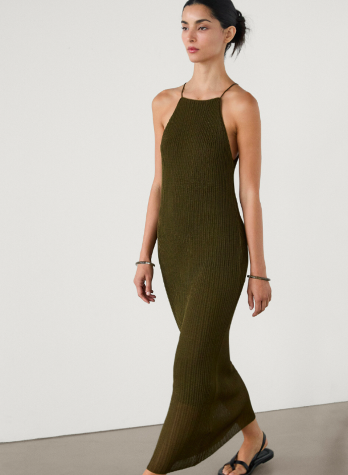 Šaty, Massimo Dutti, 2699 Kč.
Šaty, Massimo Dutti, 2699 Kč.