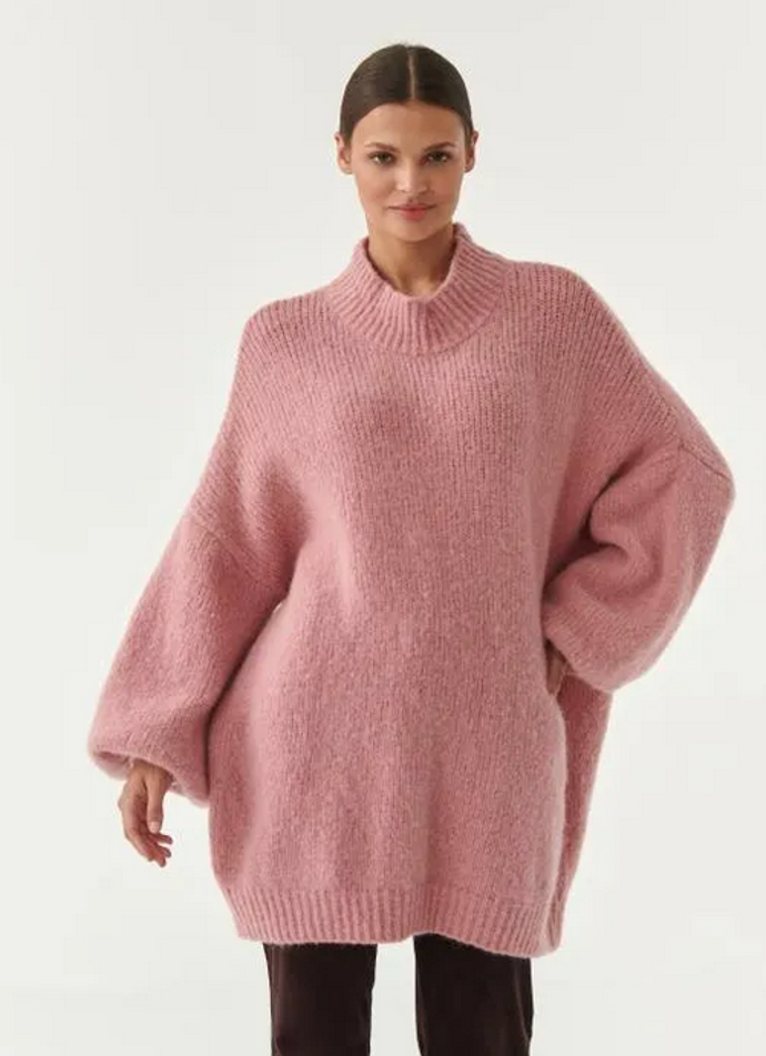 Oversized svetry často přidají vaší postavě pár kilo navíc
Oversized svetry často přidají vaší postavě pár kilo navíc