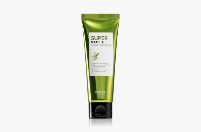 Jemný čisticí gel na rozšířené póry Super Matcha Pore Clean, který z 62 procent obsahuje vodu Matcha a další přísady s prokázanou účinností. 440 Kč
