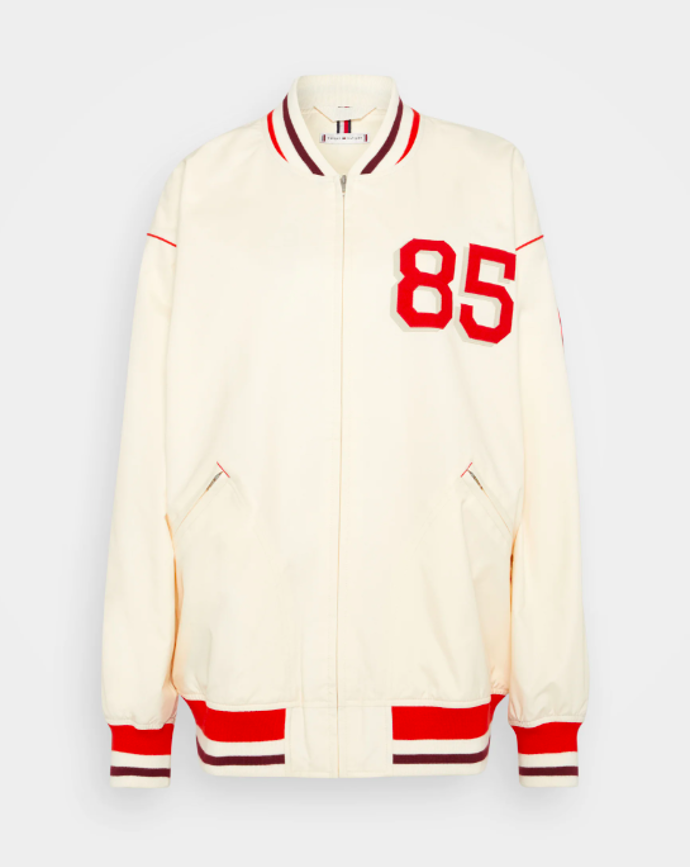 Bunda, Tommy Hilfiger, 6190 Kč. 
