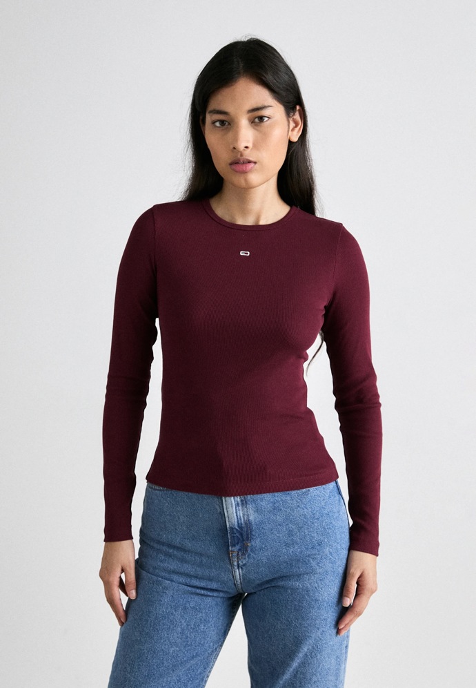 Tričko, Tommy Jeans, 1 100 Kč
Tričko, Tommy Jeans, 1 100 Kč