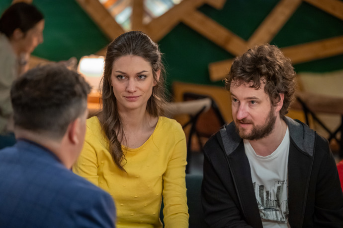 Nekonečný seriál Ulice sleduje dramatické příběhy několika rodin
