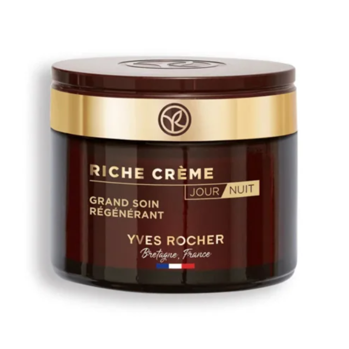 Vysoce regenerační péče Yves Rocher Riche Créme, s blahodárnými oleji. 1550 Kč
