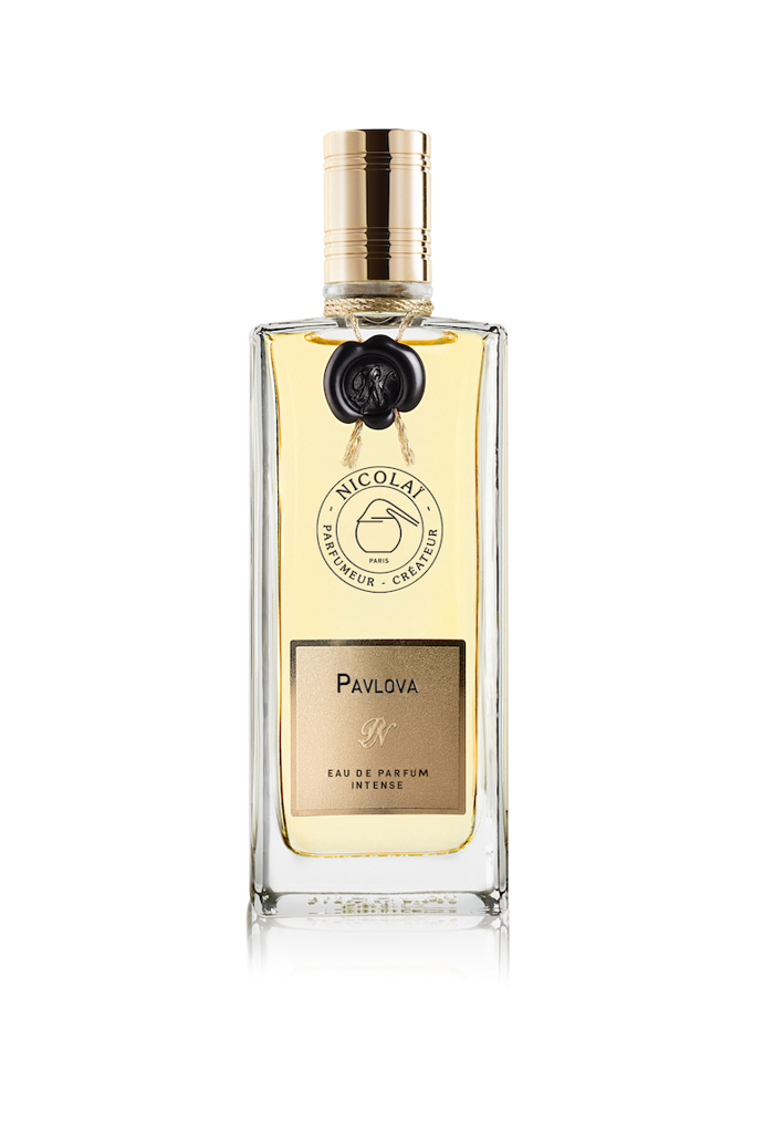 Myskino, Pavlova, 30 ml, 1 875 Kč 

Pavlova je vůně umocněná kombinací dřevitých tónů, jako je cedr a santalové dřevo, které tvoří uklidňující kontrast k lehkým ovocným tónům. Vanilka a pižmo se harmonicky proplétají a podepisují se na této originální kompozici připomínající vzdušné, rozplývající se pusinky Pavlova.
