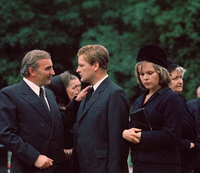 Legendární český kriminalista Jan Zeman (Vladimír Brabec) byl v seriálu podán jako výjimečný člověk, který se díky své obdivuhodné houževnatosti a vytrvalosti vyšvihl prakticky z nuly až na post majora Sboru národní bezpečnosti 
