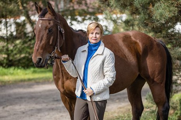 Jitka Schneiderová skutečně vypadá na třicet, jako by znala elixír mládí. V jedné z nejnovějších rolí, Oktopus - Syndikát koně (2023)
