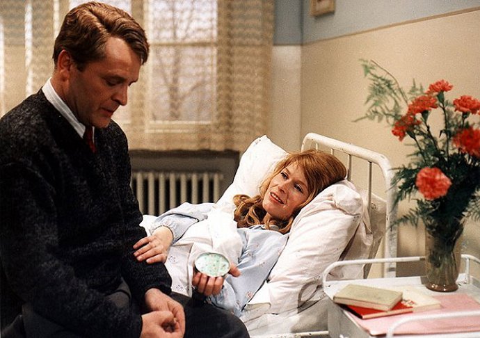 Třicet případů majora Zemana - major Zenam na svojí manželkou - v seriálu měl celkem dvě a jedna tragicky zemřela.
