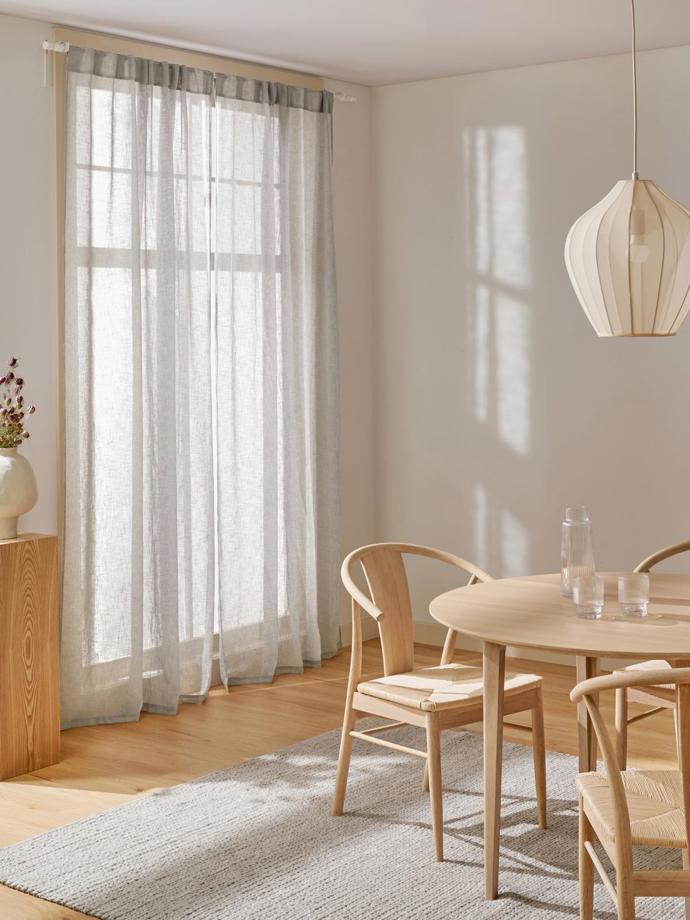 Poloprůhledné závěsy, Westwing, 1139 Kč
Poloprůhledné závěsy, Westwing, 1139 Kč
