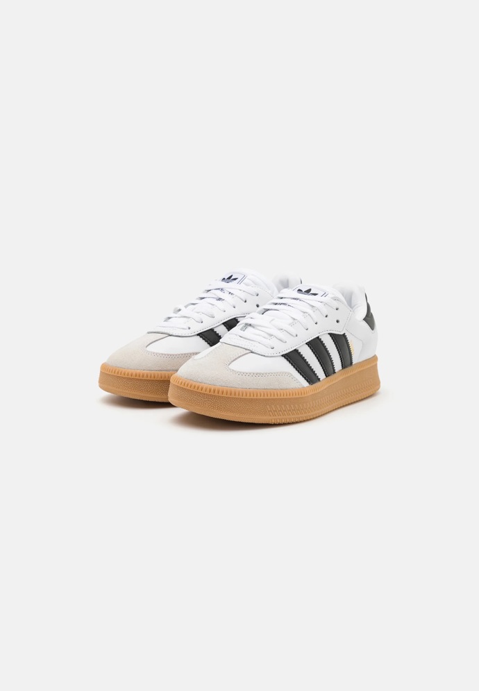Tenisky, Adidas Originals, 3 000 Kč
Tenisky, Adidas Originals, 3 000 Kč