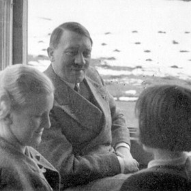 Eva Braunová  s Adolfem Hitlerem
