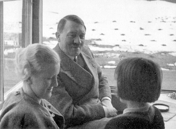 Eva Braunová  s Adolfem Hitlerem
