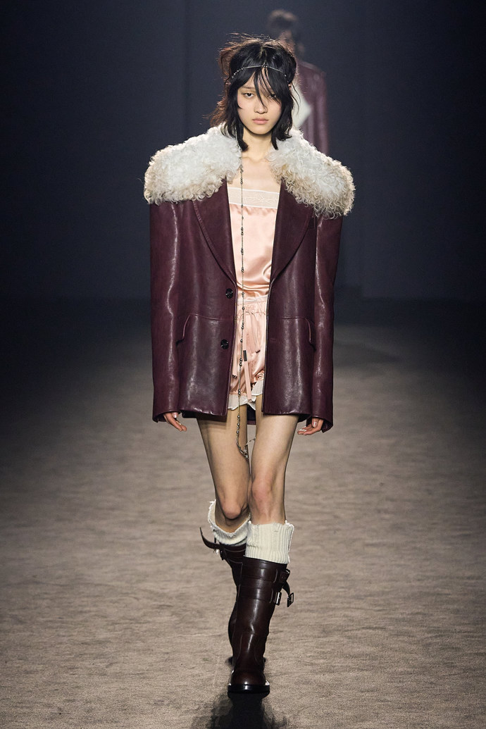 Ann Demeulemeester podzim/zima 2024
Ann Demeulemeester podzim/zima 2024