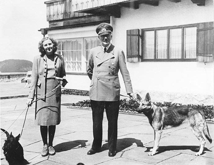 Eva Braunová s Adolfem Hitlerem
Eva Braunová s Adolfem Hitlerem