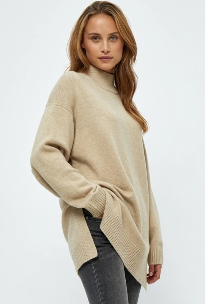 Oversized svetr, Minus, 2 260 Kč
Oversized svetr, Minus, 2 260 Kč