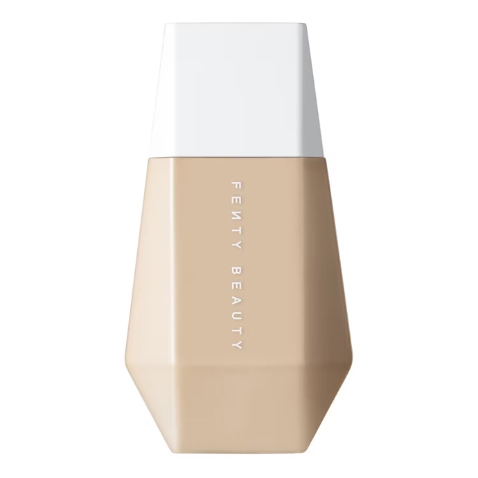 Hydratační makeup, Fenty Beauty, 950 Kč
Hydratační makeup, Fenty Beauty, 950 Kč
