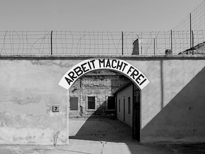 Brána do koncentračního tábora v Terezíně

