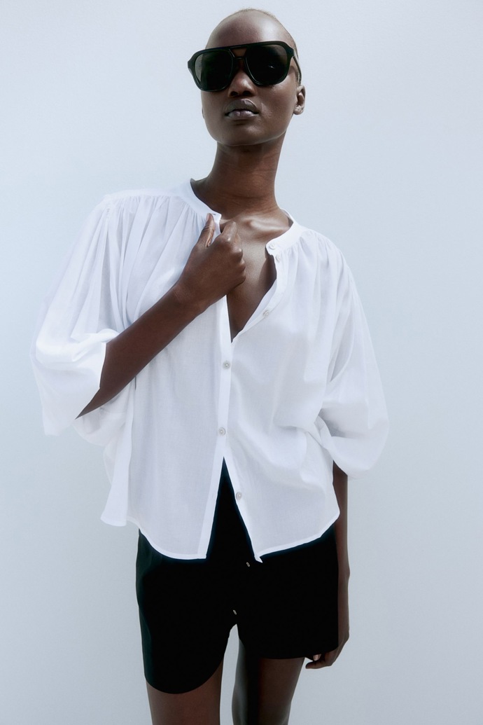 Halenka, H&M, 549 Kč
Halenka, H&M, 549 Kč