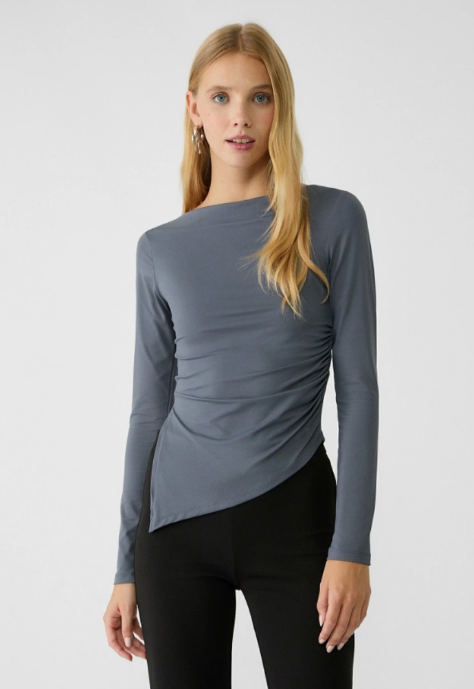 Asymetrický top s dlouhým rukávem, Stradivarius, 449 Kč
Asymetrický top s dlouhým rukávem, Stradivarius, 449 Kč