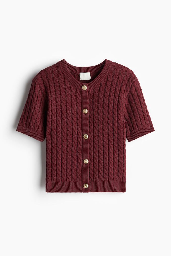 Propínací svetřík s copánkovým vzorem, H&M, 479 Kč

V rámci Dnů Marianne nabízí H&M pro všechny členy věrnostního klubu H&M slevu 20 % při nákupu nad 800 korun
