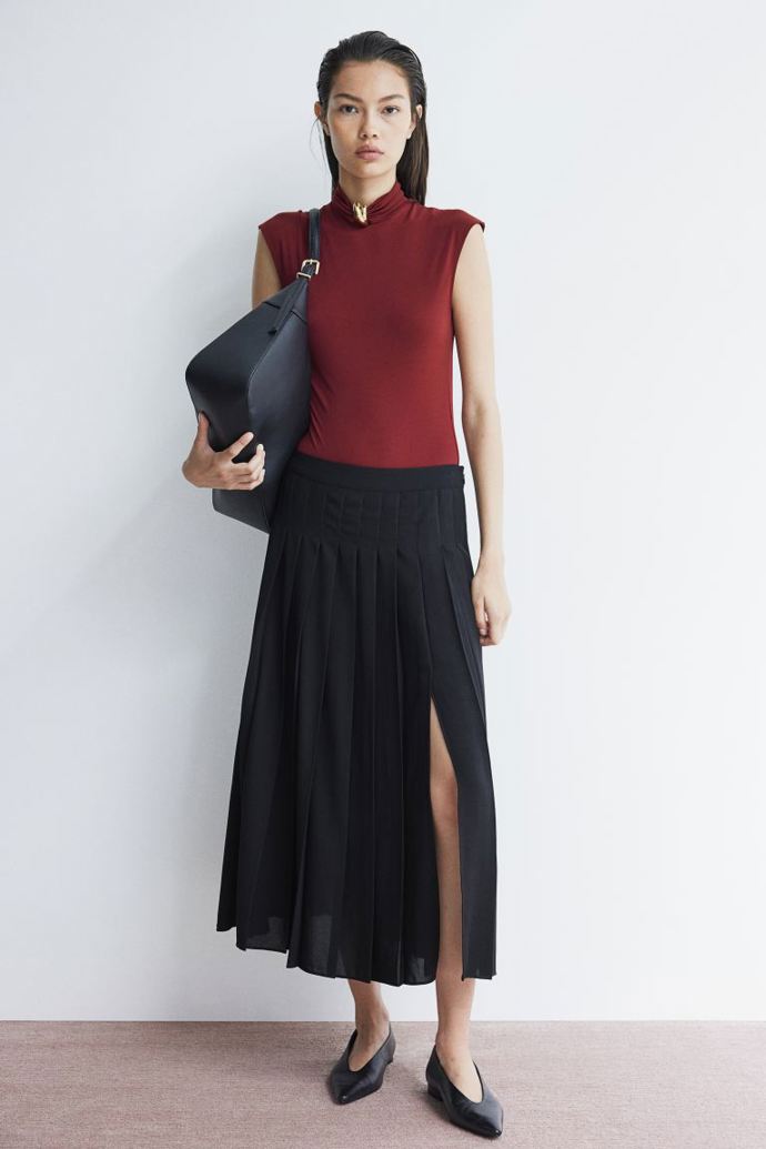Skládaná sukně s rozparkem, H&M, 1 199 Kč
Skládaná sukně s rozparkem, H&M, 1 199 Kč