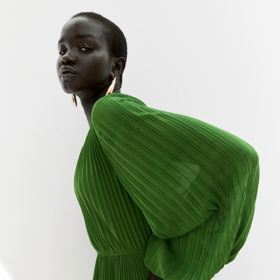 Plisované šifonové šaty, H&M, 1 199 Kč
