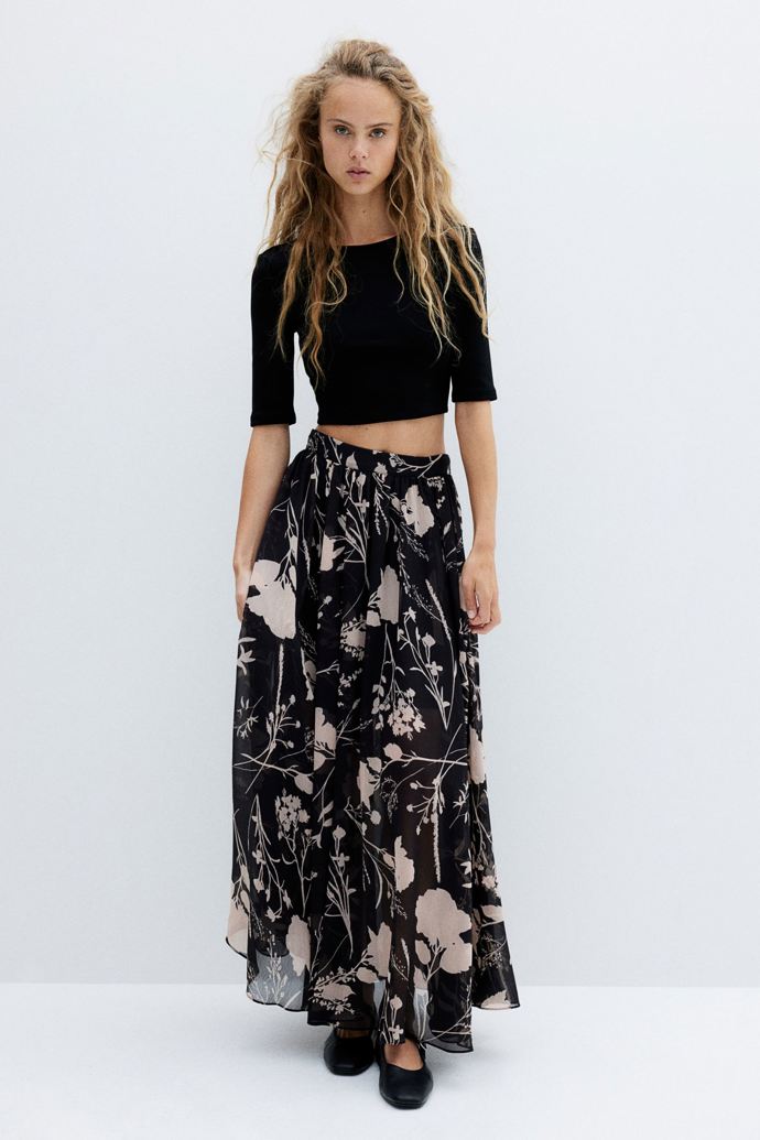 Objemná maxi sukně s vysokým pasem, H&M, 839 Kč

V rámci Dnů Marianne nabízí H&M pro členy věrnostního programu H&M 20 % při nákupu nad 800 Kč 
