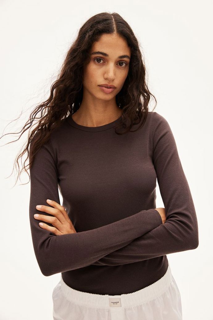 Žerzejové triko s dlouhým rukávem, H&M, 239 Kč
Žerzejové triko s dlouhým rukávem, H&M, 239 Kč