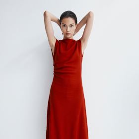Řasené šaty, H&M, 719 Kč
