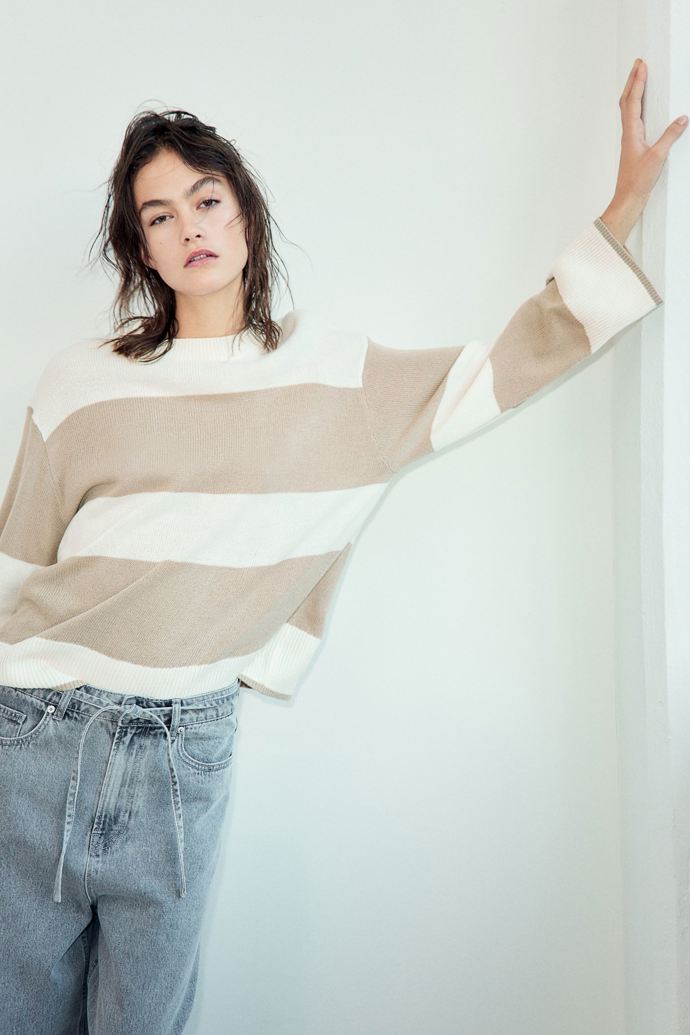 Svetr s širokými pruhy, H&M, 359 Kč
