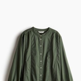  Halenka s prolamovanou krajkou, H&M, 599 Kč
