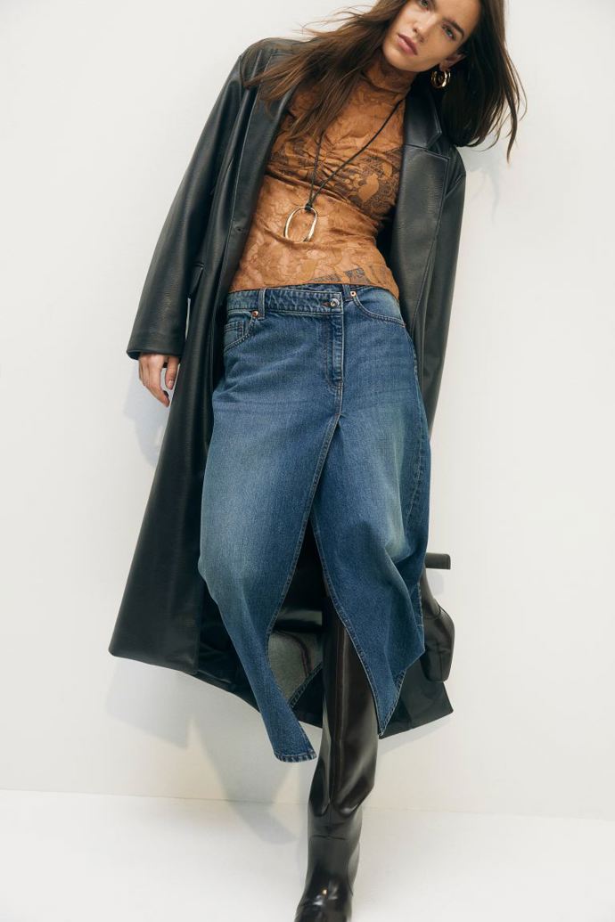Džínová maxi sukně s křížením v pase, H&M, 719 Kč
