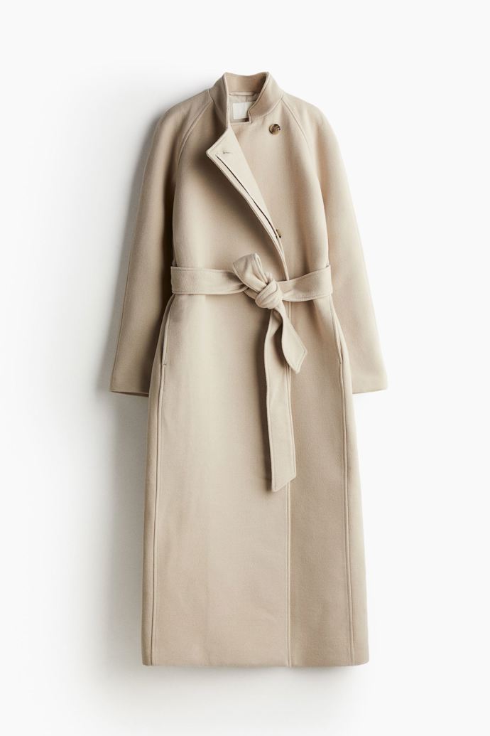 Maxi kabát s vázacím páskem, H&M, 2 999 Kč
Maxi kabát s vázacím páskem, H&M, 2 999 Kč