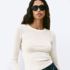 Top z jemně pletené kašmírové směsi, H&M, 1 459 Kč
