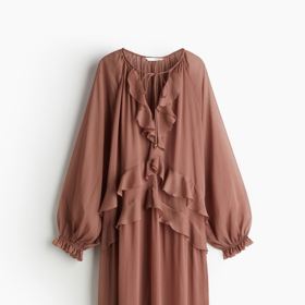Šaty, H&M, 1199 Kč. Tento produktu nakoupíte v rámci Dnů Marianne 2024 se slevou 20 % při nákupu nad 800 Kč.
