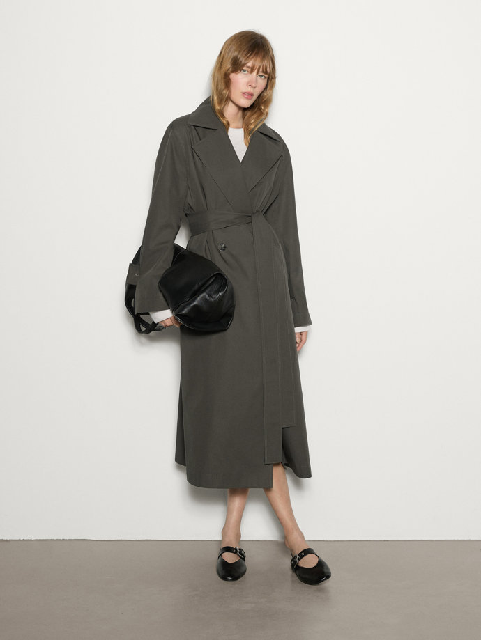 Khaki trenčkot, Massimo Dutti, 5999 Kč
Khaki trenčkot, Massimo Dutti, 5999 Kč