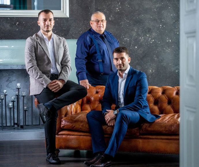 Zakladatel Pjeter Prekpaljaje a jeho synové Mark a Nikola udržují svou tradici po desítky let.

