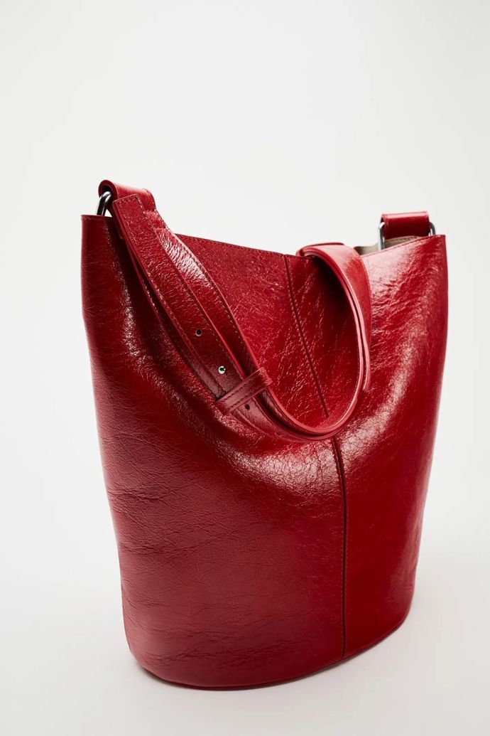 Kožená kabelka, Zara, 3499 Kč
Kožená kabelka, Zara, 3499 Kč