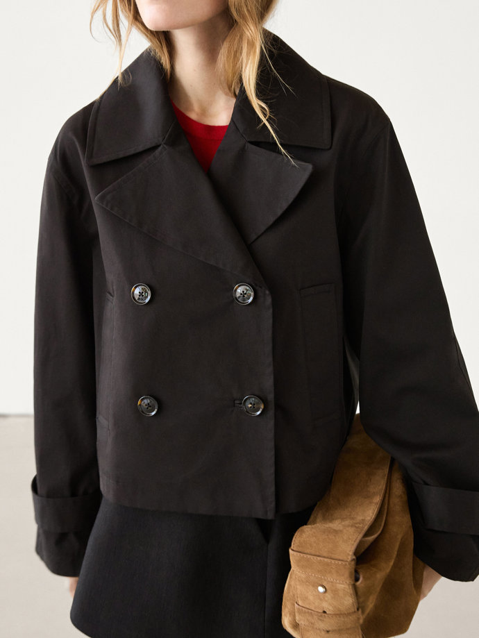 Krátký trenčkot, Massimo Dutti, 3299 Kč
Krátký trenčkot, Massimo Dutti, 3299 Kč